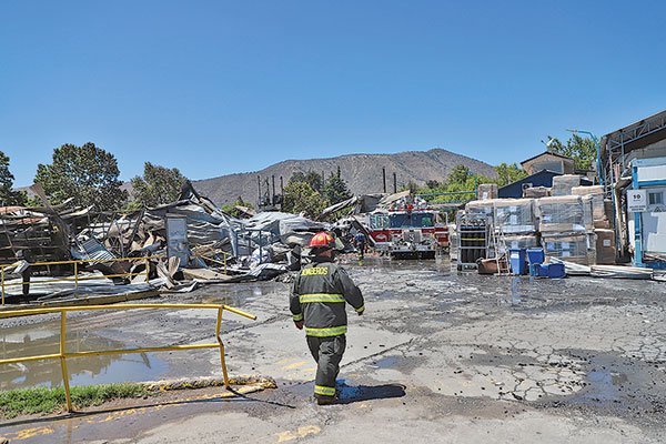 Incendio afectó instalaciones de productora de lácteos Quillayes