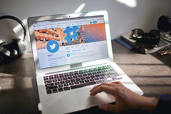Twitter reporta efecto modesto por cambios de privacidad de Apple