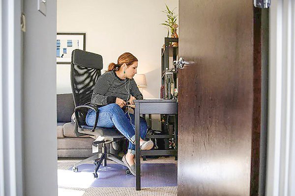 Registro de contratos laborales: empresas, gremios y abogados advierten problemas y DT trabaja en mejorar la plataforma