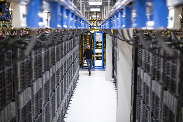 Microsoft anuncia que reducirá en 95% uso de agua en centros de datos a 2024