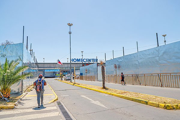<p>El grupo vendió a la empresa Boetsch una porción del terreno donde se emplaza su local Sodimac en Av. Departamental esquina Av. La Florida. Ahí la inmobiliaria levantará dos edificios para renta residencial. Foto: Julio Castro</p>