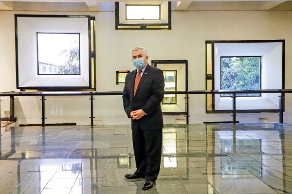 Ministro de Salud Enrique Paris: “Podemos y debemos tener un sistema integrado de salud público-privado”