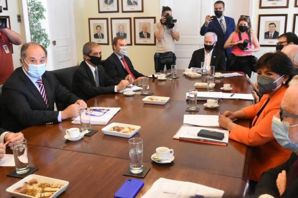 <p>Los representantes de distintas áreas productivas estuvieron presente en la reunión con la candidata. Foto: Agencia Uno </p>