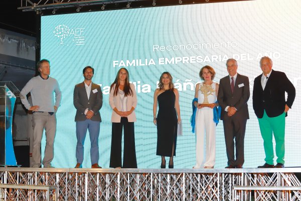 Asociación de Empresas Familiares distingue a la familia Ibáñez Atkinson con el “Reconocimiento a la Familia Empresaria del Año”