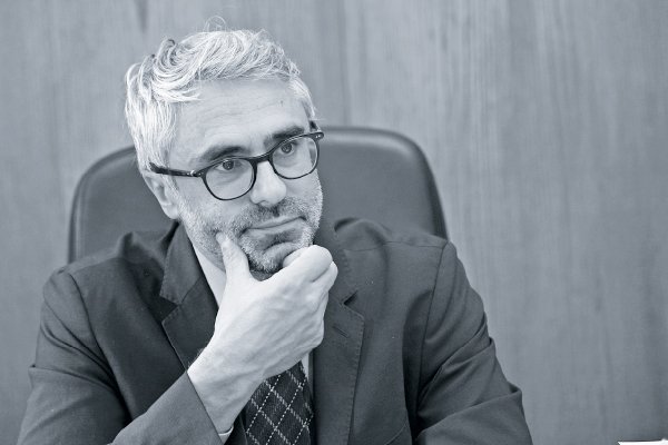 Líder tributario de la OCDE: “No es aconsejable aumentar la presión fiscal antes de que la economía esté en una senda de recuperación sólida”