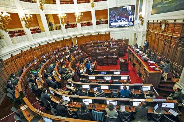 Los argumentos que preparan las AFP y las cajas de compensación para el debate constitucional