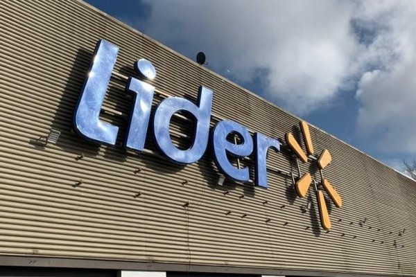 Sernac presenta demanda colectiva en contra de Walmart por incumplimientos en compras por internet