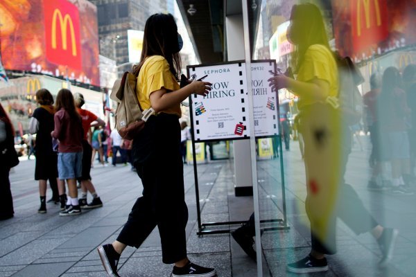 <p>Mercado laboral remonta en EEUU: En octubre se crearon más de medio millón de empleos</p>