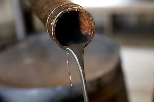 Petróleo sube después de que OPEP+ rechazara llamado de EEUU a aumentar la producción