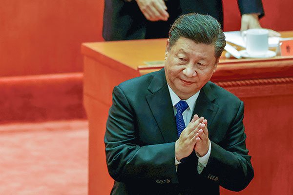 Xi sienta las bases para su gobierno vitalicio siguiendo las tácticas de poder de Mao y Deng