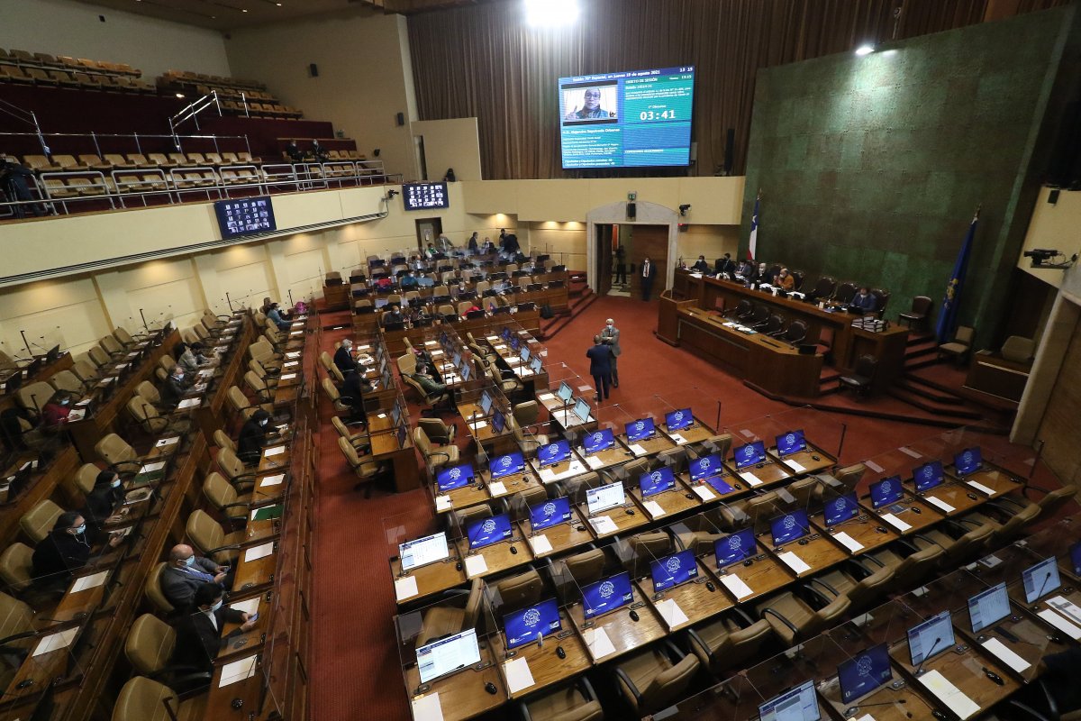 <p>Cuarto retiro se sigue tomando la agenda del Congreso y se suman Estado de Excepción y acusación constitucional a Piñera</p>