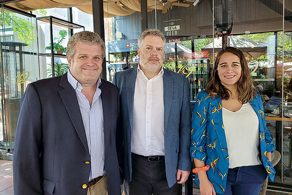 <p>De izquierda a derecha: Tomás Peña, Michael Hayes y Graciela Budinich de The Yield Lab Latam.</p>