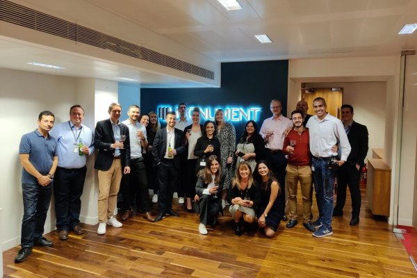 <p>Foto: LinkedIn Monument Bank</p>
