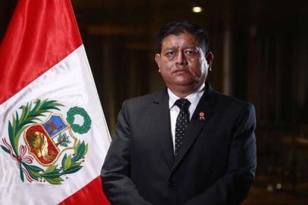 Pedro Castillo suma otra baja en su gabinete: Walter Ayala renuncia irrevocablemente al Ministerio de Defensa