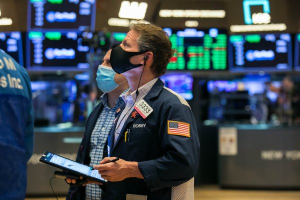 <p>Wall Street celebra buenos datos económicos de EEUU mientras la presión electoral arrastra a la bolsa chilena</p>
