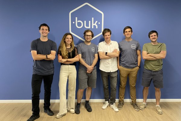 Buk cierra compra de dos startups chilenas para ampliar su portafolio de servicios