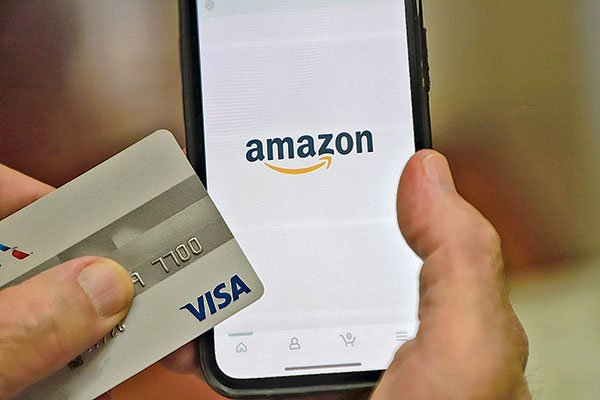 <p>La batalla entre Amazon y Visa empezó en Singapur, llegó a Reino Unido y se acerca a EEUU</p>