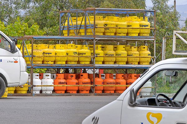 Municipios reaccionan ante informe de la FNE e impulsan venta de "gas popular"