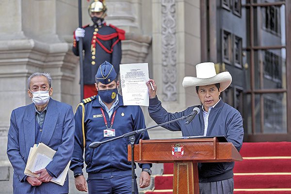 Cobra fuerza en Perú escenario de acusación contra Castillo