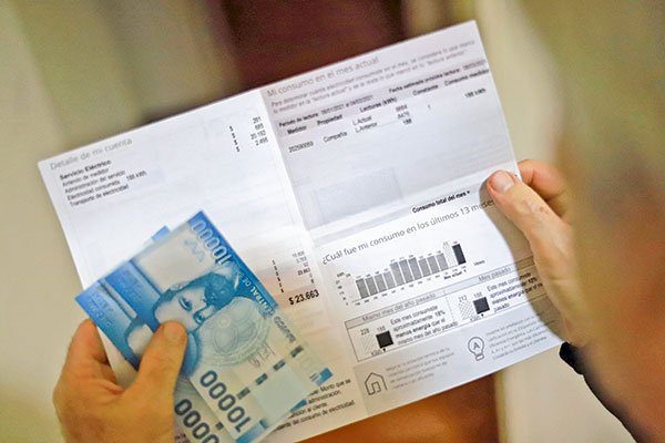 Alza del dólar e inflación pone a prueba mecanismo de estabilización de las cuentas de la luz