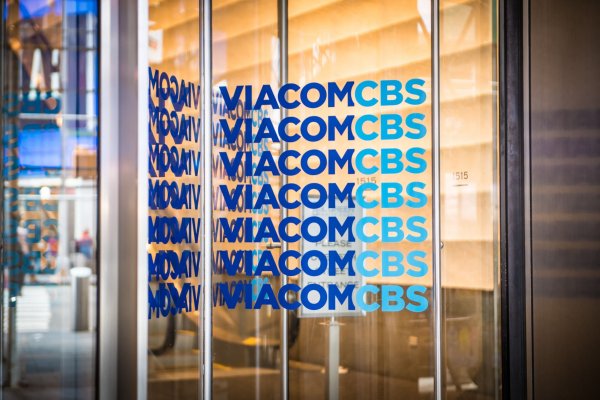 Dueña de Chilevisión entra oficialmente a Colombia y prevé convertir al país en "un hub de contenidos audiovisuales"