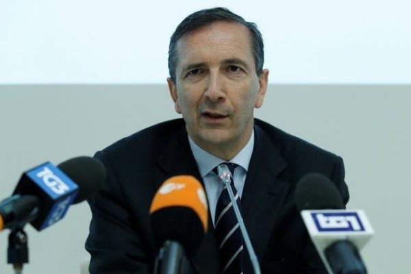 CEO de Telecom Italia ofrece su renuncia para acelerar la oferta de KKR