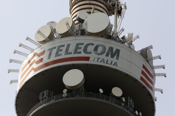 Telecom Italia pierde a su CEO en una batalla en el directorio tras la oferta de KKR