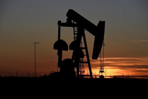 Petróleo repunta luego de que inversionistas encontraran "exagerada" la caída del viernes