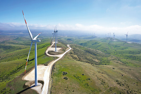 Enel anuncia proyectos híbridos y da su primer paso en baterías de la mano de la energía eólica