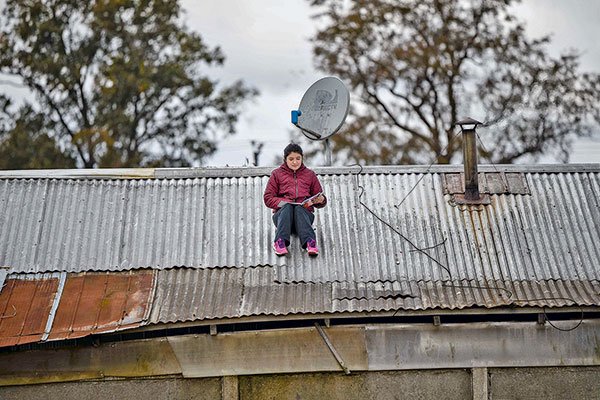 Las fórmulas que se barajan para acortar la brecha digital en los barrios más vulnerables