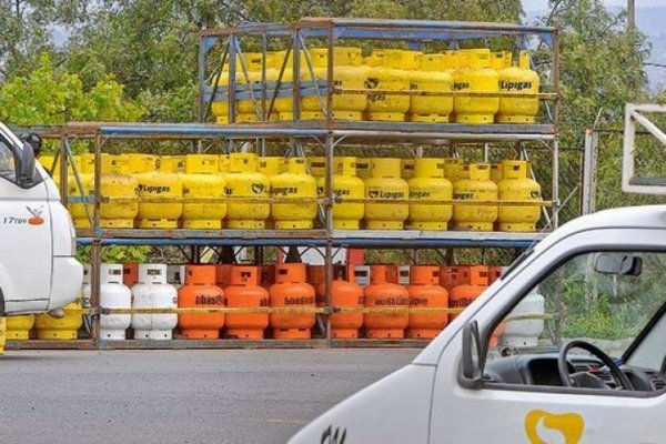 Contraloría raya la cancha y dice que municipalidades que no tienen autorización para vender gas