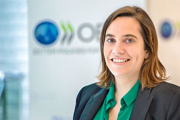 Economista de la OCDE y los retos para Chile: "Necesitará de mayores recursos públicos que van a tener que ir de la mano de una reforma que permita tener más recaudación"