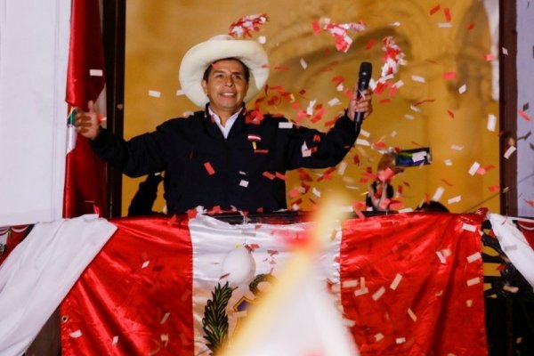 Fiscal de Perú interrogará a presidente Castillo por presunta injerencia en ascensos militares