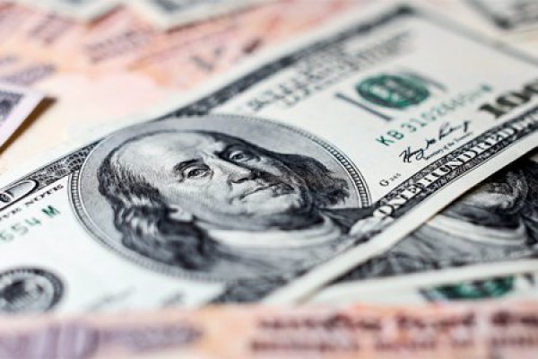 Bloomberg sobre renta fija chilena: Deuda en dólares logra capear mejor el riesgo local