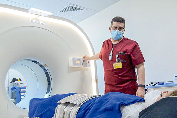 Clínica UAndes lanza Centro de Cáncer que será uno de los ejes de su crecimiento futuro