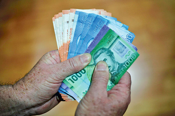Boric mantiene tasa de impuesto a la riqueza, pero buscará evitar que personas paguen dos veces