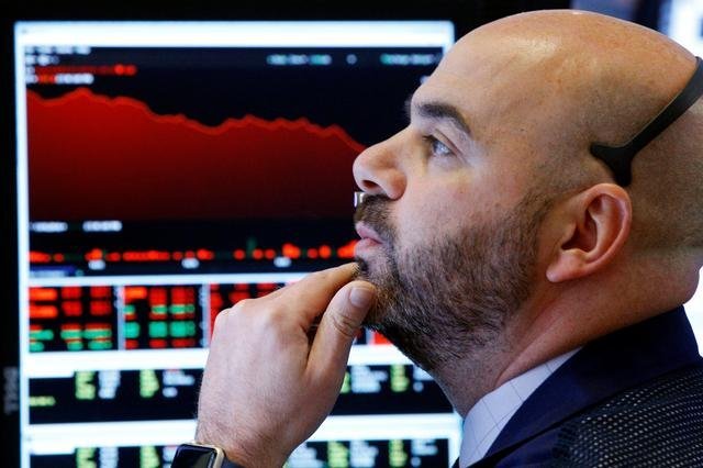 <p>Wall Street vuelve a caer por Ómicron, pero el IPSA anota otra alza empujado por el retail</p>