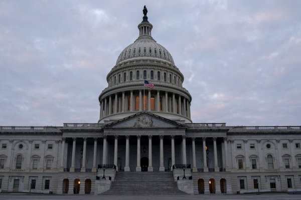 Senado de EEUU aprueba aumentar límite de la deuda y evitar un histórico default