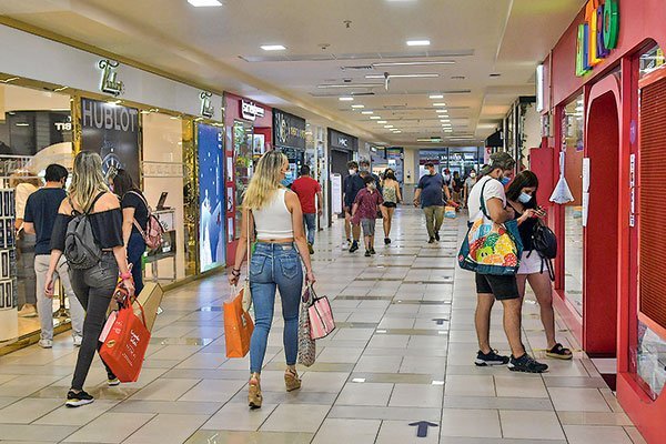 Santiago no es Chile: Ventas minoristas en regiones anotan alza de más de 55% en octubre y superan índice de RM