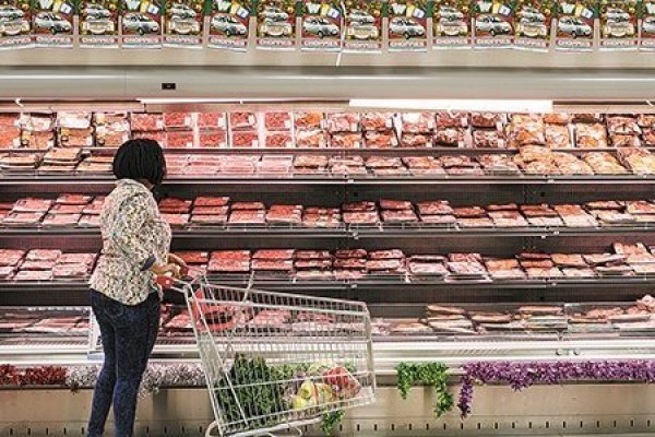 <p>Supermercados europeos abandonan carnes de Brasil ligadas a la deforestación del Amazonas</p>