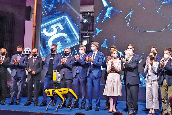 Entel y Movistar corren con ventaja en 5G: debutan con servicios sin cobro al cliente