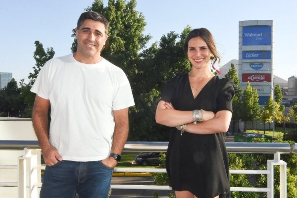 <p>Gonzalo Gebara, CEO de Walmart Chile, y Daniela Lorca, CEO de Babytuto. </p>