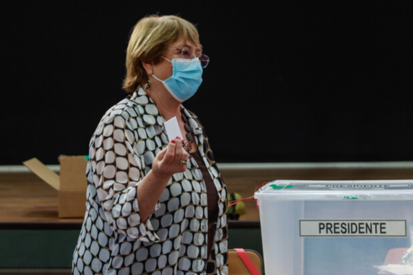 Bachelet llama a quien gane en elecciones a buscar diálogo con todos los sectores