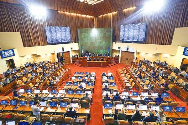 Cámara de Diputados aprueba en general extender ley de servicios básicos que prohíbe el corte por no pago