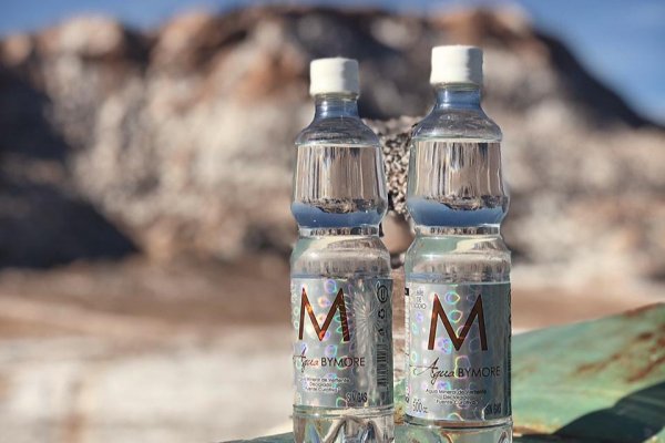 Emprendimiento recicla plástico de la minería para envasar agua mineral y venderla a la misma industria