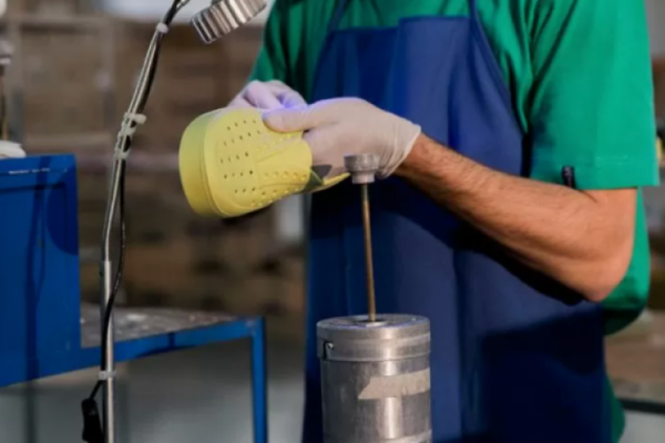Crocs sufrió su peor caída en bolsa en casi dos años tras comprar marca italiana de zapatos por US$ 2.500 millones