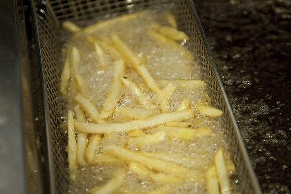 "Los rumores son ciertos": Destacado restaurante de hamburguesas de Nueva York reconoce que dejará de ofrecer papas fritas ante escasez