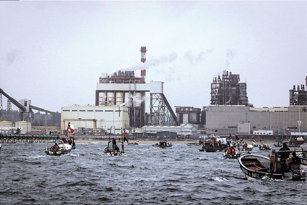 ENAP alcanza acuerdo con pescadores de Bahía de Quintero por derrame de petróleo de 2014