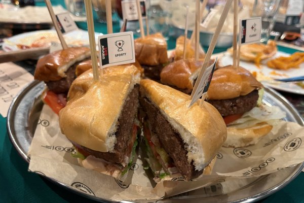 <p>Empresa israelí produce hamburguesas veganas personalizadas con impresión 3D</p>