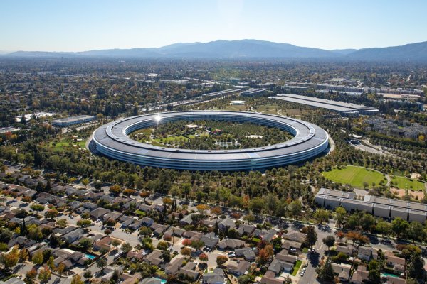 Apple ofrece bonos a sus ingenieros de hasta US$ 180 mil para evitar fuga de cerebros a Meta